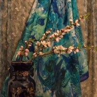 Натюрморт с китайской вазой и ветками цветущего миндаля :: Alla Shapochnik