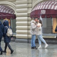 Чужая фото-сессия у ГУМа :: Александр Степовой 