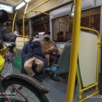 Аборигены Москвы в автобусе :: Vadim 