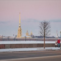 Прогулка по зимнему городу... :: Сергей Кичигин