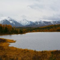 Озеро на перевале. :: Валерий Медведев
