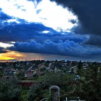 Закат перед дождём :: Владимир Рыбак