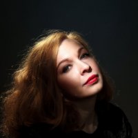Портрет  рыжеволосой женщины :: Юра Викулин