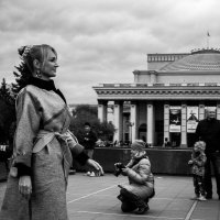 Показ коллекции Ольги Бузыцкой (сентябрь 2020, Новосибирск, площадь Ленина) :: Елена Берсенёва