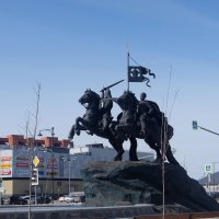 Памятник великим князьям Дмитрию Донскому и Владимиру Храброму основателю Серпухова. :: Люба 