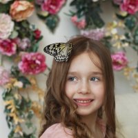 Портрет девочки с живыми бабочками :: Наталья Преснякова