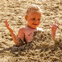 Солнце, песок и детская радость... :: Сергей Вилков