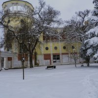 Кинотеатр  Симферополь со стороны горсада :: Валентин Семчишин
