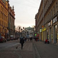 Малая Садовая улица... она пешеходная... :: Юрий Куликов