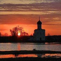 Рассвет, Покрова на Нерли. :: Евгений (bugay) Суетинов