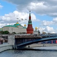 Вертолеты над Кремлем :: Александр Чеботарь