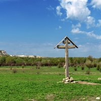 Поклонный крест на месте Сиротской пустыни Свято-Вознесенского Кременского мужского монастыря :: Павел Сытилин