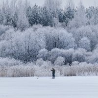 Одинокий рыбак, верящий в свою удачу :: Анатолий Клепешнёв