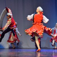 танец :: Евгений Фролов