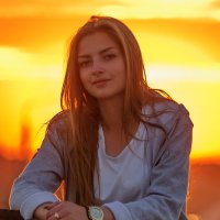 Портрет девушки на закате :: Анатолий Клепешнёв