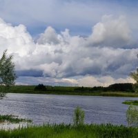 Облака над рекой :: Надежда Буранова 