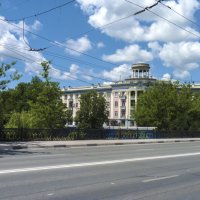 Здание с ротондой :: Валентин Семчишин