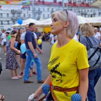 Девушка в желтом :: Vladimir Semenchukov