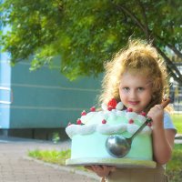 Большой торт для маленькой девочки :: Филипп Махов