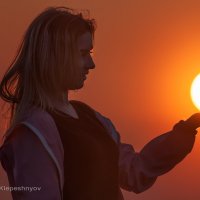 Портрет девушки на закате дня :: Анатолий Клепешнёв