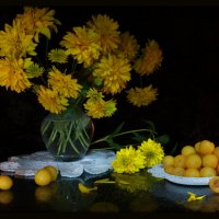 Натюрморт с  желтой  сливой и рудбекией :: Нэля Лысенко