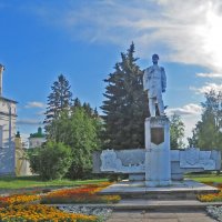 Памятник С.И. Дежнёву на территории Соборного дворища. :: ИРЭН@ .