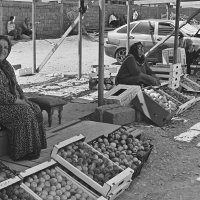 Торговцы персиками :: M Marikfoto