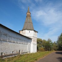Башня Иосифо-Волоцкого монастыря. :: Евгений Седов