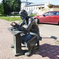 Скульптура ювелира-кустаря в Костроме :: Лидия Бусурина