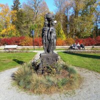 Скульптура "Три грации" в парке Тойла-Ору :: veera v