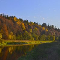 Осень берегом гуляла. :: Николай Ярёменко