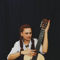 Девушка с гитарой :: Юлия Воробьёва