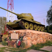 * Памятник танкисту * ... Легендарный танк Т-34 в селе Уксянское! :: Елена Хайдукова  ( Elena Fly )