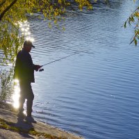 Осенняя рыбалка :: Nina Streapan