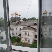 скромный дом на Которосльной набережной :: Сергей Лындин