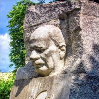 Монументальный памятник народному поэту Беларуси Якубу Коласу (1882-1956) :: Глeб ПЛATOB