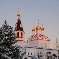 Подворье Св. Троицкого Стефано-Махрищского монастыря на закате :: Георгий А