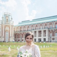 Прекрасная невеста в парке Царицыно :: Мария Белавина