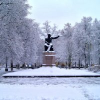 Памятник Поликарпову :: Елена Кирьянова