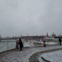 Вид на кремль и Москву реку с парящего моста в парке Зарядье :: Andrew 