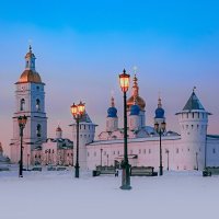 Утро красит нежным светом стены древнего кремля. :: Сергей Пушкин