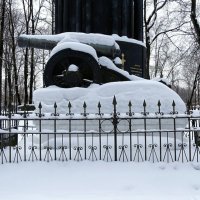 Засыпало снегом французскую пушку. :: Милешкин Владимир Алексеевич 