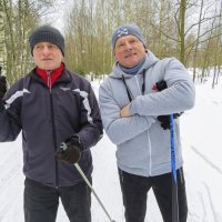 Я с приятелем на лыжной прогулке :: Сергей Цветков