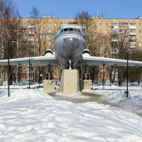 Памятник самолёту ЯК-42 (другой ракурс). :: Милешкин Владимир Алексеевич 