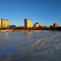 Март в городе :: Андрей Лукьянов