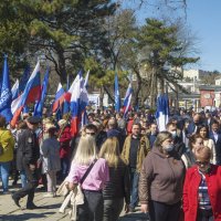 А людей  всё  больше и больше :: Валентин Семчишин