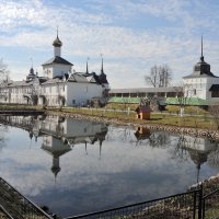 В тишине апрельского утра, на пруду Толгского монастыря :: Николай Белавин