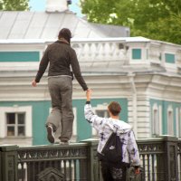 Прогулка над Невой по перилам Дворцового моста :: Стальбаум Юрий 