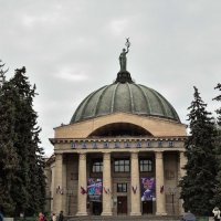 Волгоградский планетарий в пасмурный день 1 мая 2022 :: Александр 