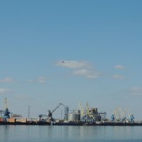 Вид с Городского острова на порт АЦКК :: Евгения Чередниченко